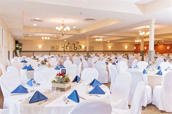 Aston Oaks Banquet Center