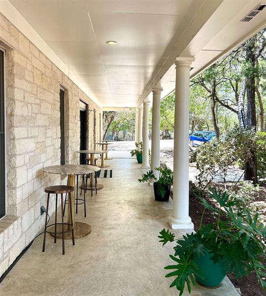 Wimberley Inn + Bar
