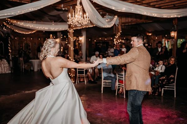 Twin Oaks Manor Barn Weddings and Receptions