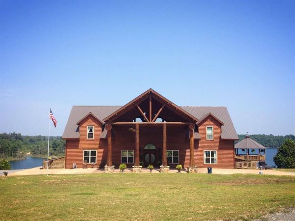 The Lodge at Emerald Waters