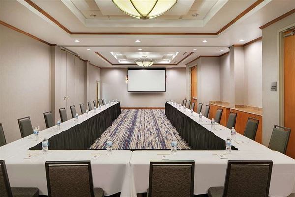 DoubleTree by Hilton Richmond Airport