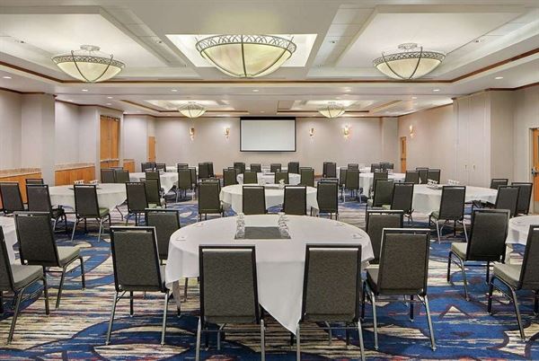 DoubleTree by Hilton Richmond Airport