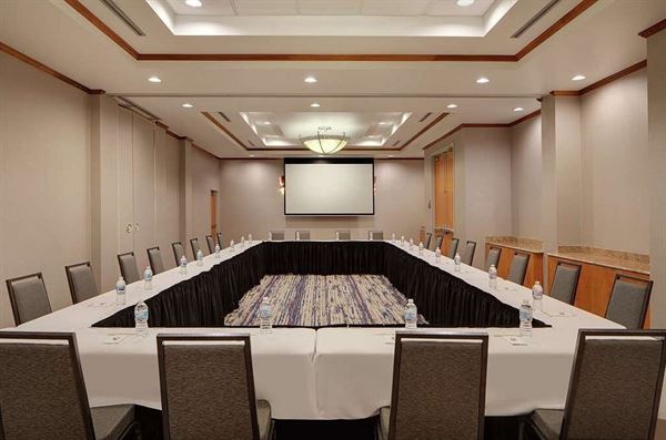 DoubleTree by Hilton Richmond Airport