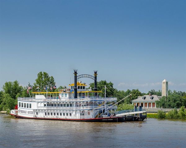 The Paddlewheeler Creole Queen