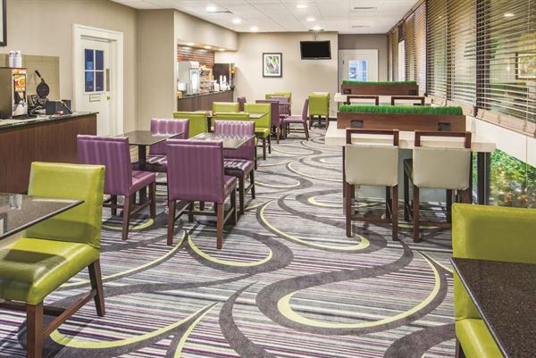 Howard Johnson by Wyndham Sacramento Downtown