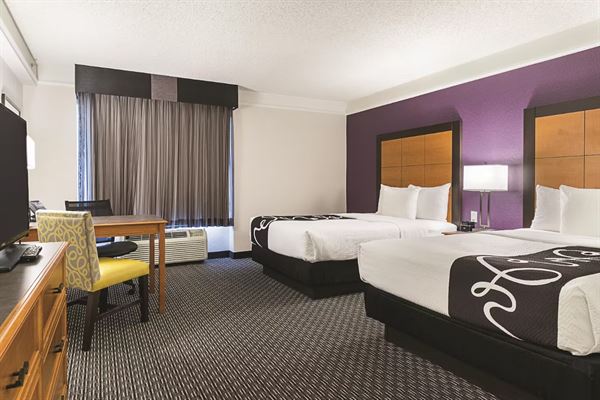 Howard Johnson by Wyndham Sacramento Downtown