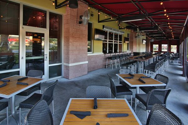 Marlow's Tavern Lee Vista