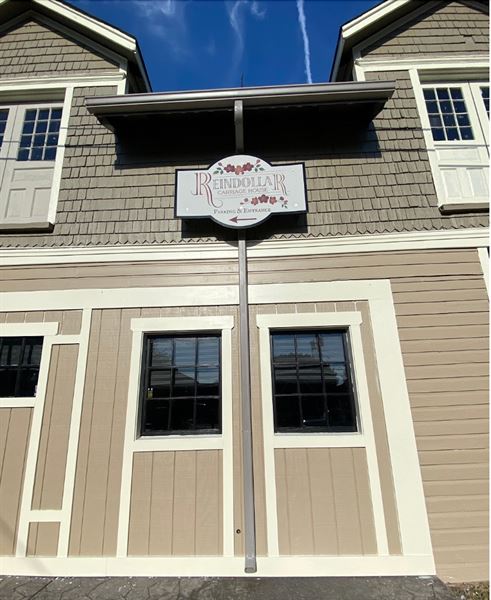 Reindollar Carriage House