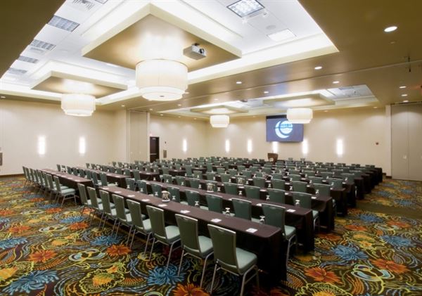 Oasis Hotel and Convention Center