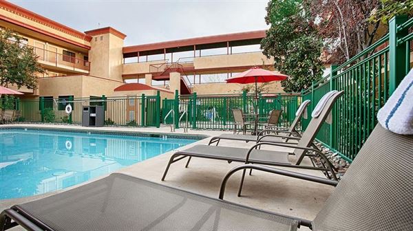 Best Western Plus - Orchid Hotel & Suites