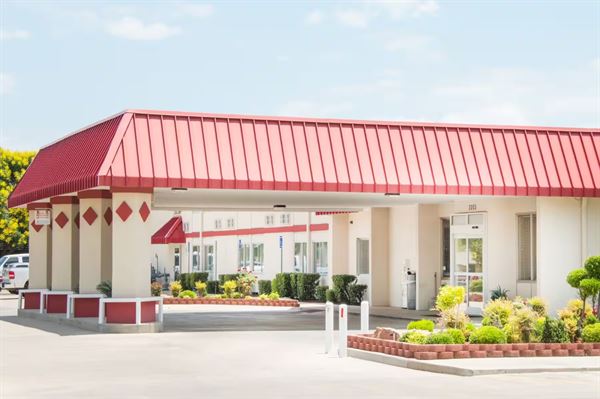 Ramada by Wyndham Enid