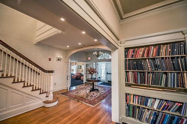 Linsalata Alumni Center