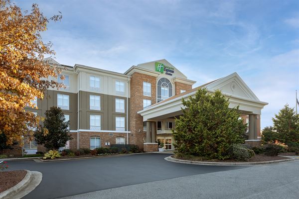 Holiday Inn Express & Suites Greensboro - Airport Area