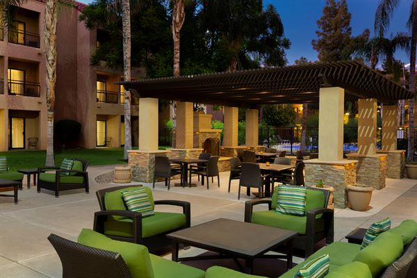 Embassy Suites Phoenix - Tempe