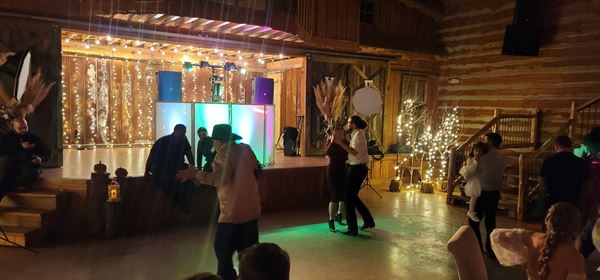 Exceptional Dj and Photo Booth