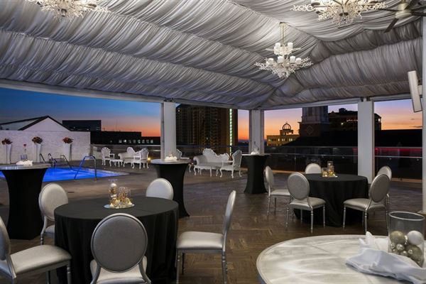 DoubleTree by Hilton Tall.