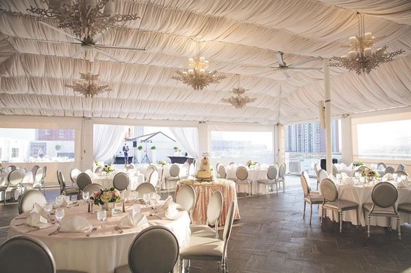 DoubleTree by Hilton Tall.