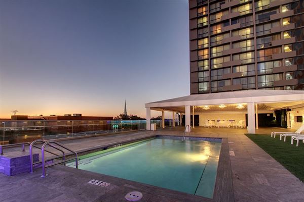 DoubleTree by Hilton Tall.