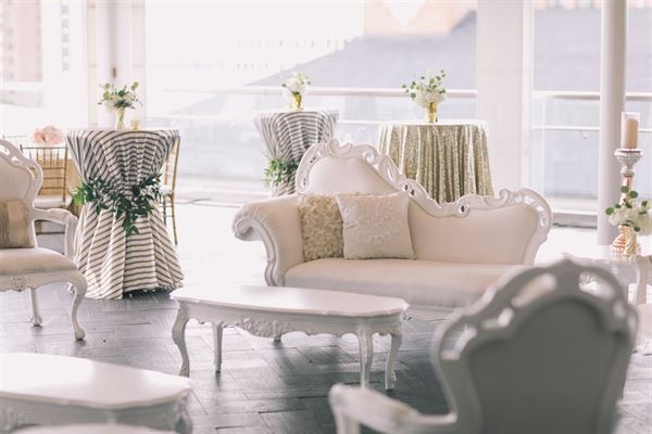 DoubleTree by Hilton Tall.