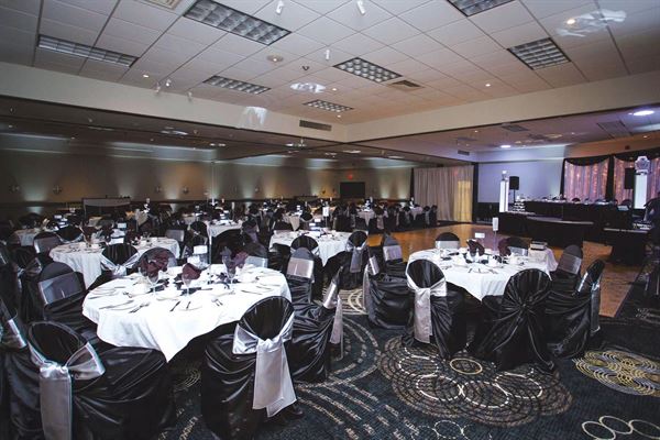 Clarion Hotel & Suites Brandon