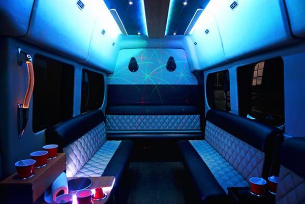Sioux Falls Limo Bus