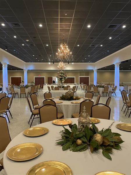 Grand Marais Courtyard Banquet