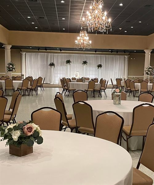 Grand Marais Courtyard Banquet