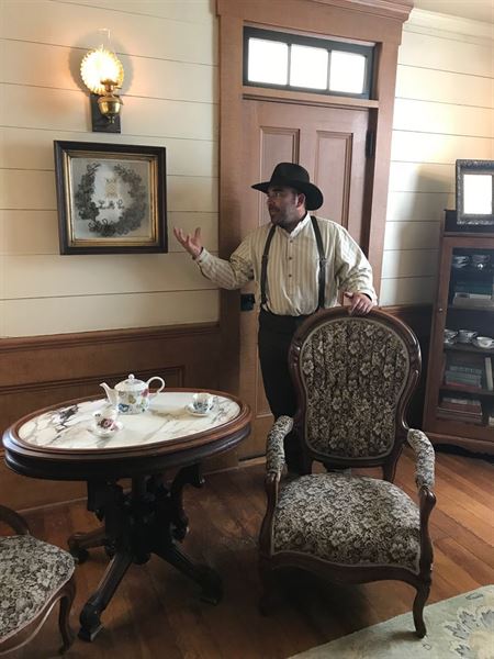 Wolf Creek Inn and Tavern