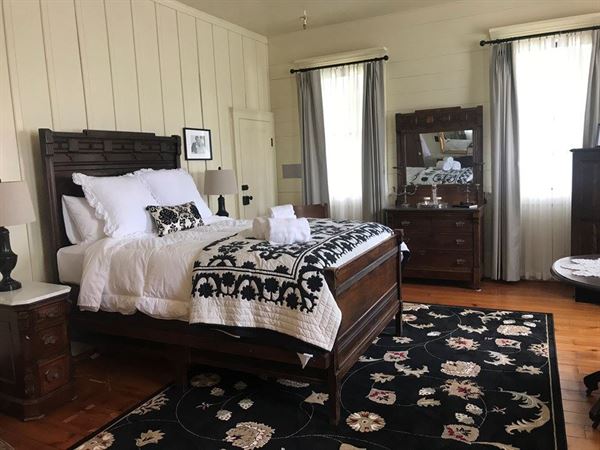 Wolf Creek Inn and Tavern