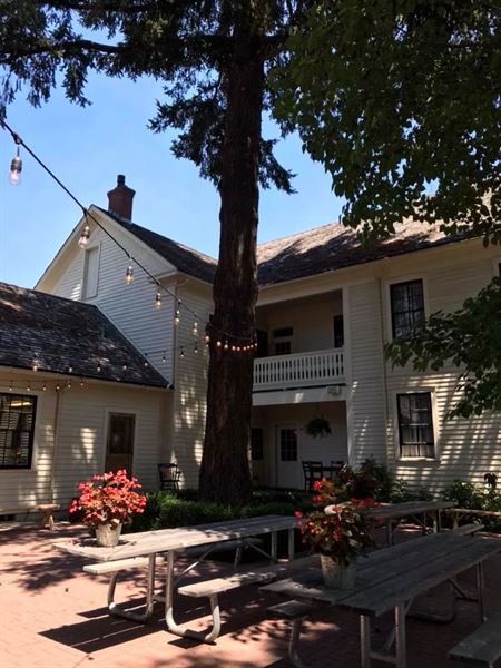 Wolf Creek Inn and Tavern