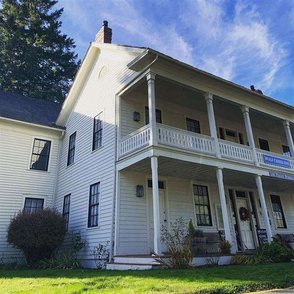 Wolf Creek Inn and Tavern