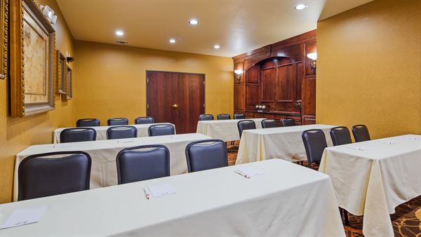 Best Western Plus - Crown Colony Inn & Suites