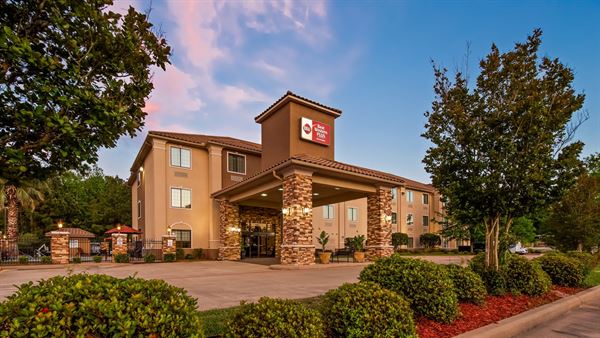 Best Western Plus - Crown Colony Inn & Suites