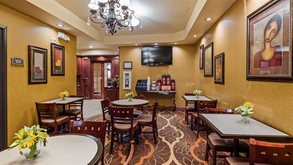 Best Western Plus - Crown Colony Inn & Suites