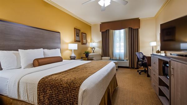 Best Western Plus - Crown Colony Inn & Suites
