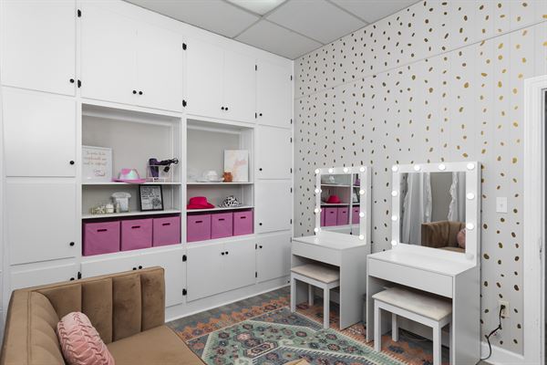 Rock n' Row Warehouse - HUGE Modern Unique Space!