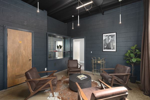 Rock n' Row Warehouse - HUGE Modern Unique Space!