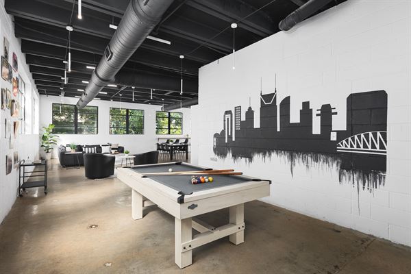 Rock n' Row Warehouse - HUGE Modern Unique Space!