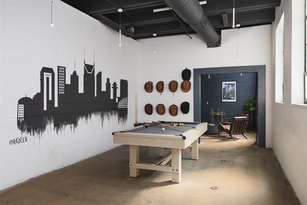 Rock n' Row Warehouse - HUGE Modern Unique Space!