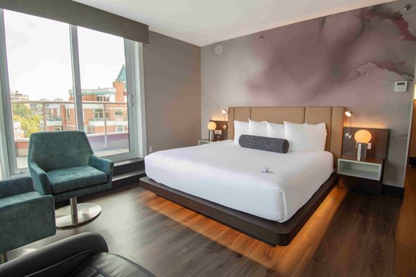 Coast Victoria Hotel & Marina by APA