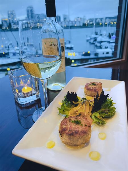 Coast Victoria Hotel & Marina by APA