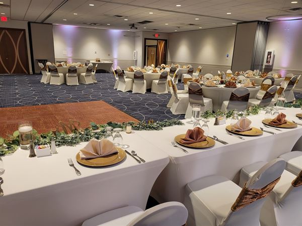 Holiday Inn & Suites Charleston West