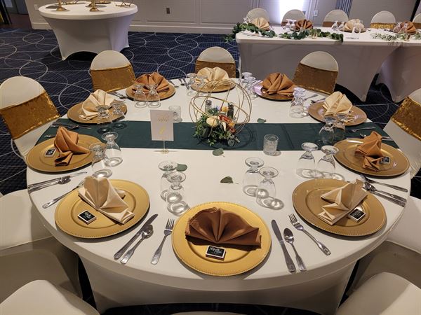 Holiday Inn & Suites Charleston West