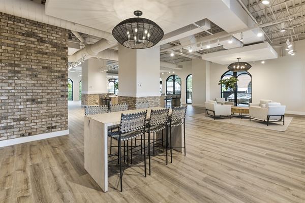 The RoofTop at Crabapple Market