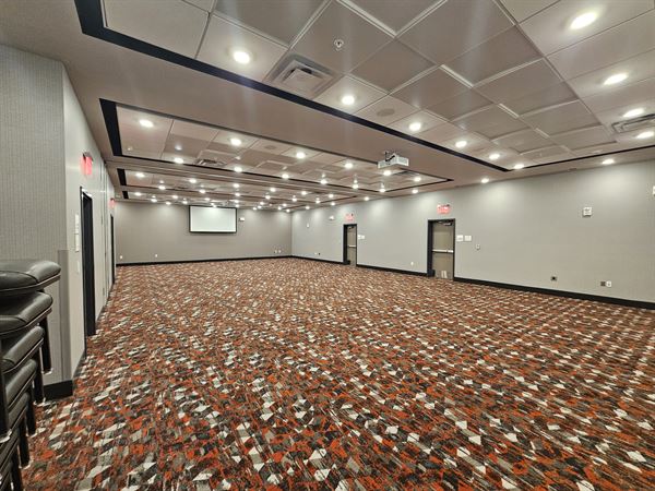 Holiday Inn and Suites