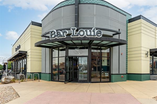 Bar Louie Bayshore