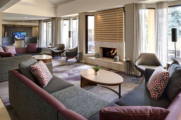 Sonesta Milwaukee Brookfield