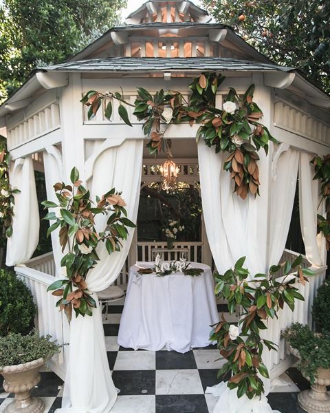 Christmas House Inn & Gardens