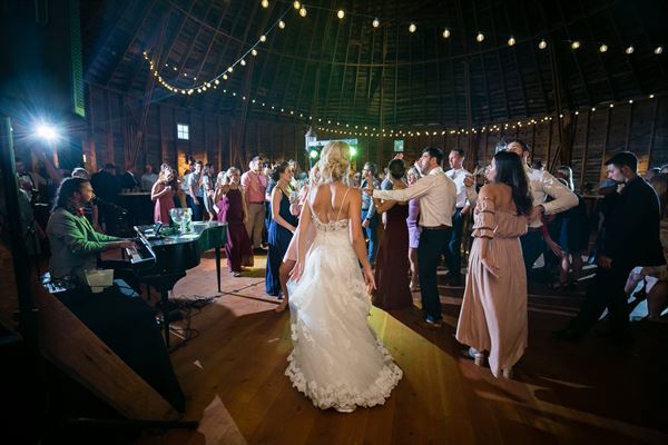 Round Barn Farm B & B Event Center