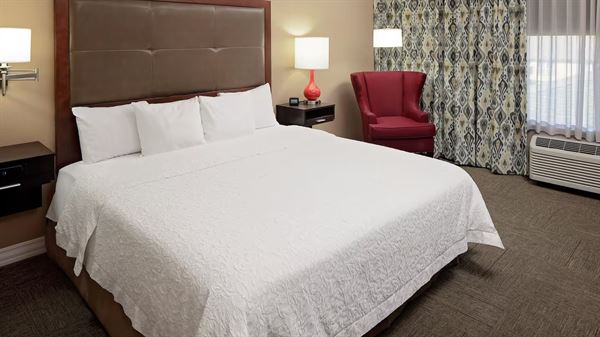 Hampton Inn & Suites Denton